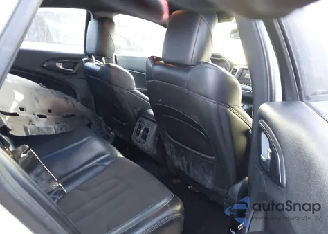 2015 Chrysler 200 S z USA, uszkodzony, nr VIN 1C3CCCDG5FN618122